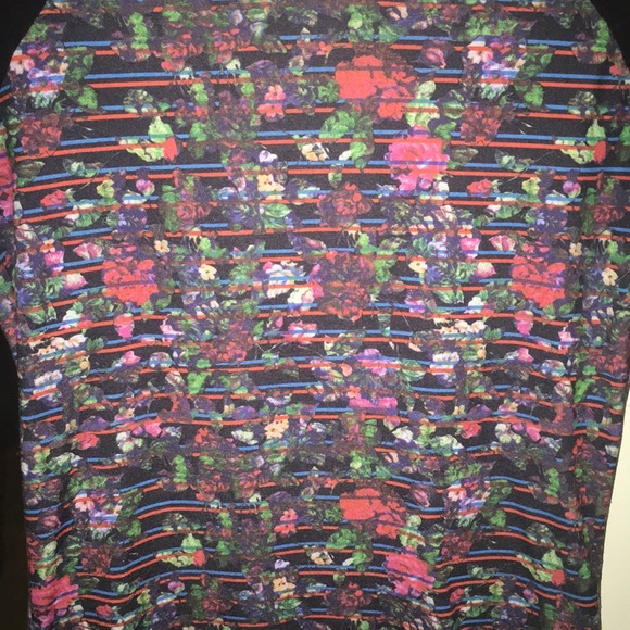 LulaRoe Randy Floral Top - Picture 2 of 2